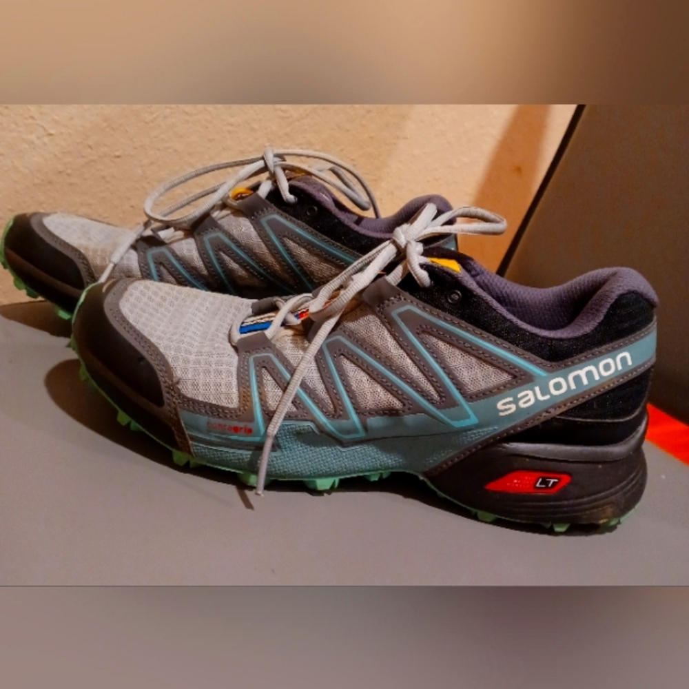 Salomon Women's Gray and Black Athletic Shoes
